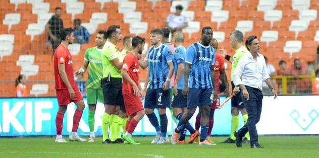 Adana Demirspor Teknik Direktörü Montella ile Balotelli maç sonu tartışma yaşadı