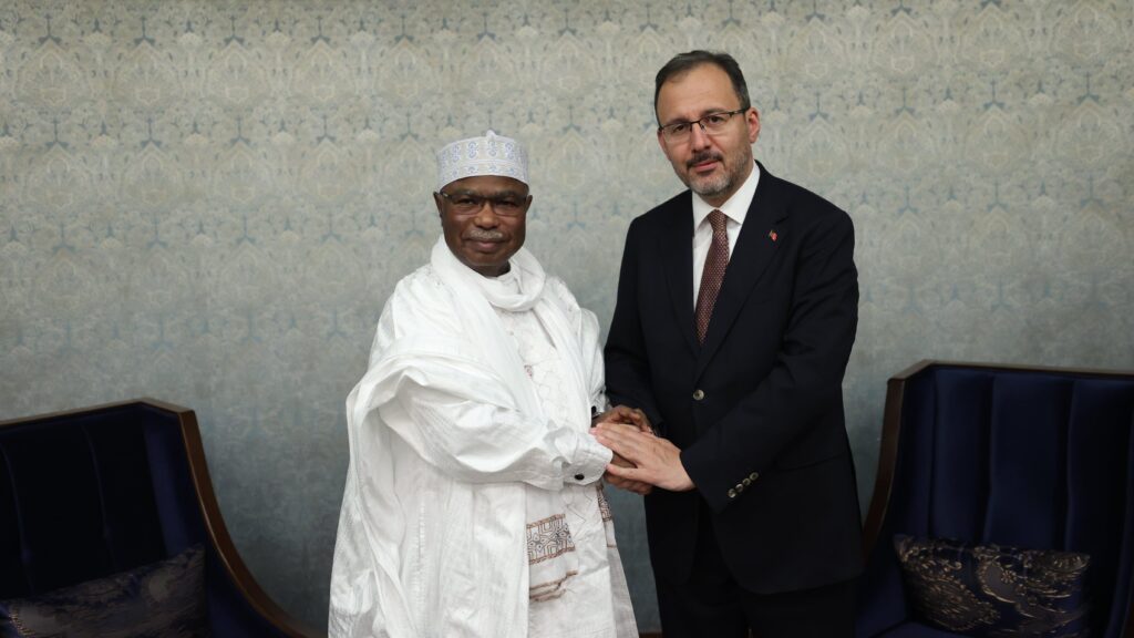 Bakan Kasapoğlu’ndan yoğun spor diplomasisi