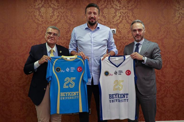 Beykent Üniversitesi heyetinden TBF Başkanı Hidayet Türkoğlu’na ziyaret