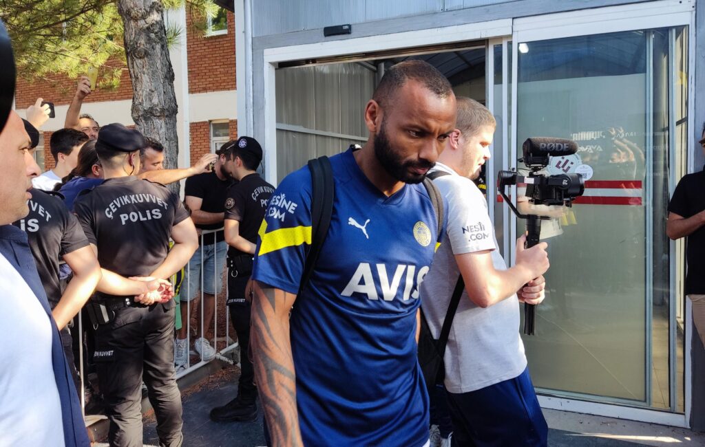 Fenerbahçe kafilesine Eskişehir’de coşkulu karşılama