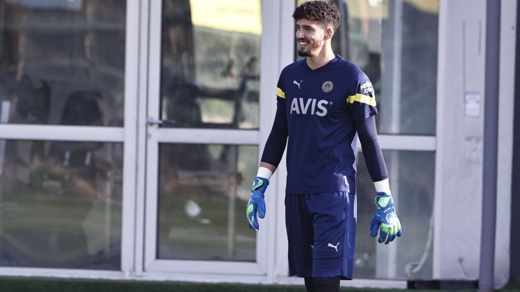 Fenerbahçe’de 2 yıldız futbolcunun sözleşmesi uzatılıyor