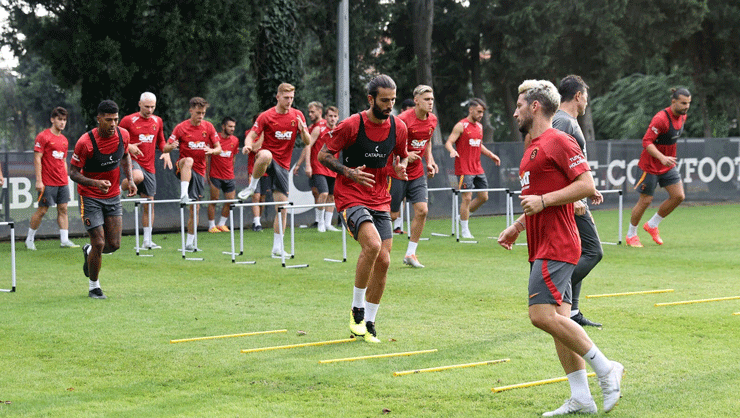 Galatasaray, antrenmanda dört takımlı turnuva yaptı
