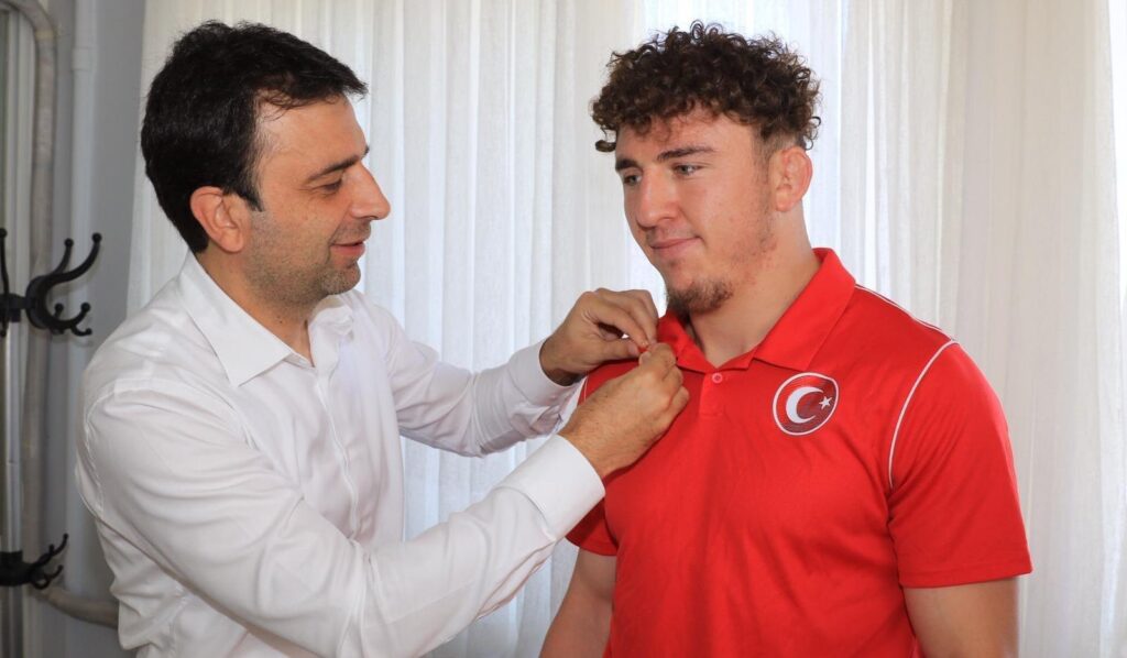 İsmail Küçüksolak, altınla ödüllendirildi