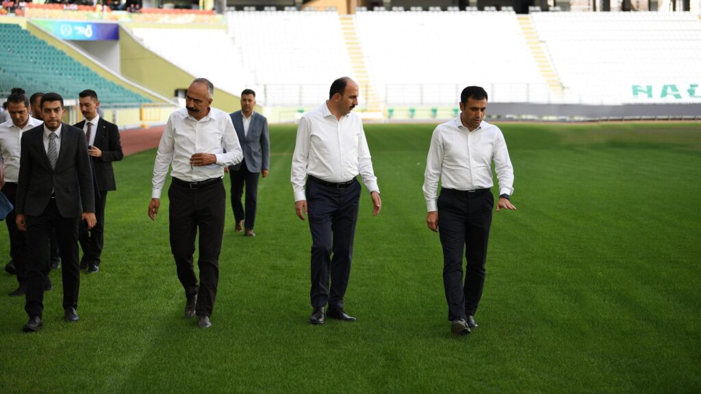Konya Büyükşehir Stadyumu’nda hibrit çim çalışmaları başladı