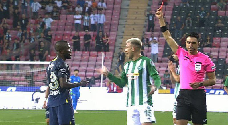 Konyaspor-Fenerbahçe maçında Enner Valencia’ya direkt kırmızı kart!
