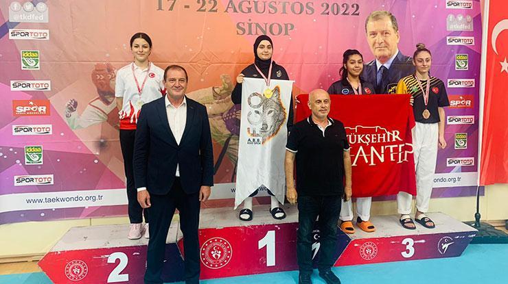 Livanur Tiryakioğlu’ndan gümüş madalya