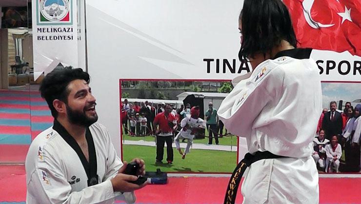 Milli Taekwondocu, antrenmanda evlilik teklifi yaptı
