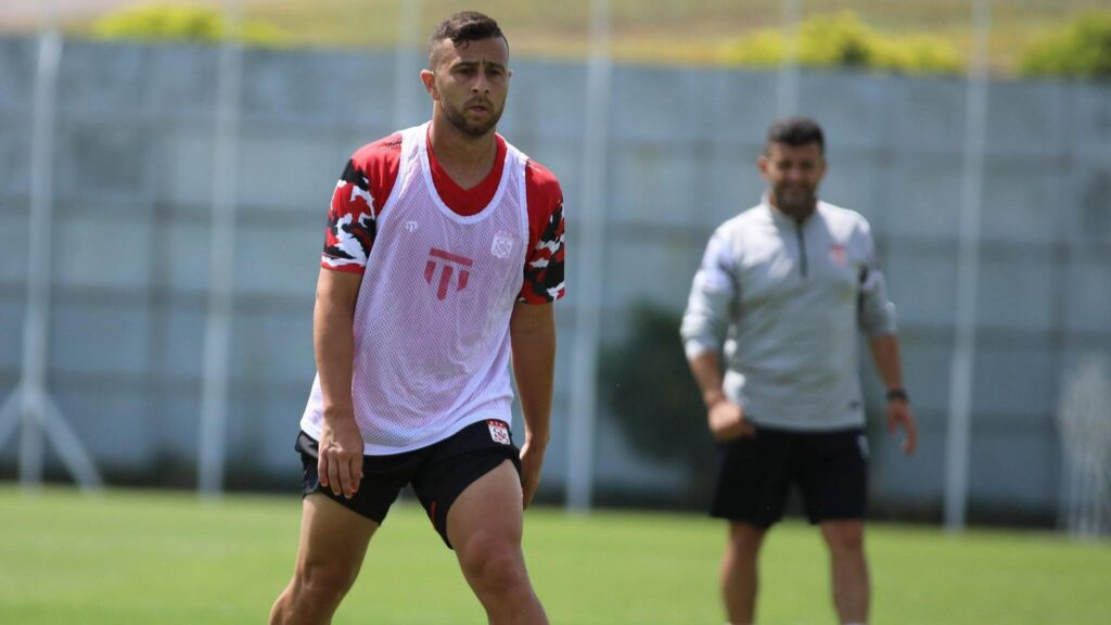 Sivasspor’un yeni transferi Dia Saba ilk idmanına çıktı