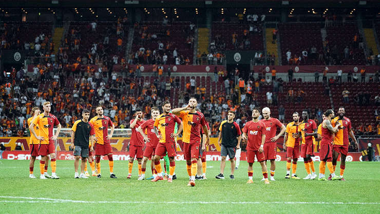 Son dakika Galatasaray haberi! Sarı kırmızılı takımın yeni transferinde büyük risk