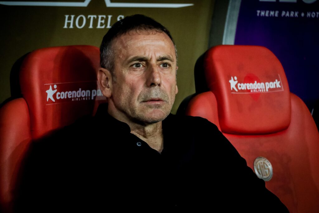 Trabzonspor teknik direktörü Abdullah Avcı: Biraz saygı istiyorum