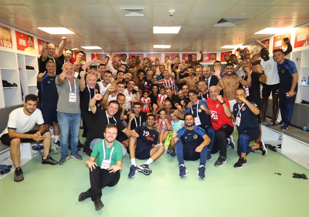 Trabzonspor’u yenen Antalyaspor’dan üst üste paylaşımlar