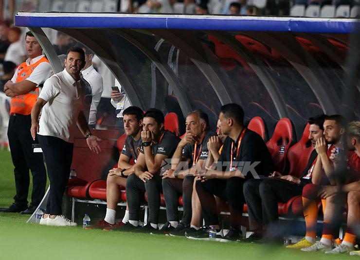 Ümraniyespor – Galatasaray maçından kareler! Okan Buruk çılgına döndü