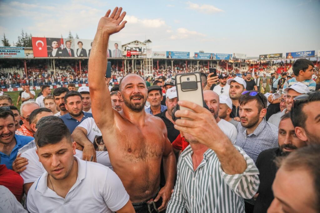 670. Tarihi Elmalı Yağlı Güreşleri’nde başpehlivan Ali Gürbüz oldu