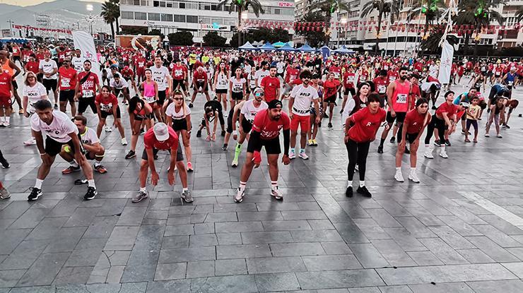 9 Eylül İzmir Yarı Maratonu rekor katılımla başladı
