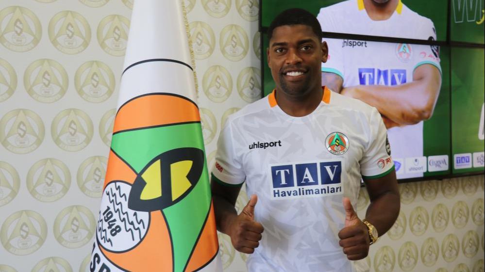 Alanyaspor, Fulham’dan Cavaleiro’yu kiraladı