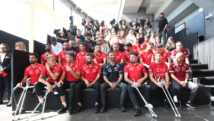 Ampute Milliler dünya sahnesinde