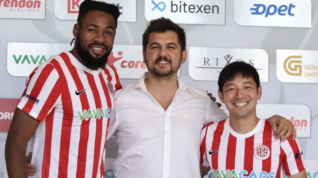 Antalyaspor 10 yeni transfer yaptı, 13 oyuncuyla yollar ayrıldı