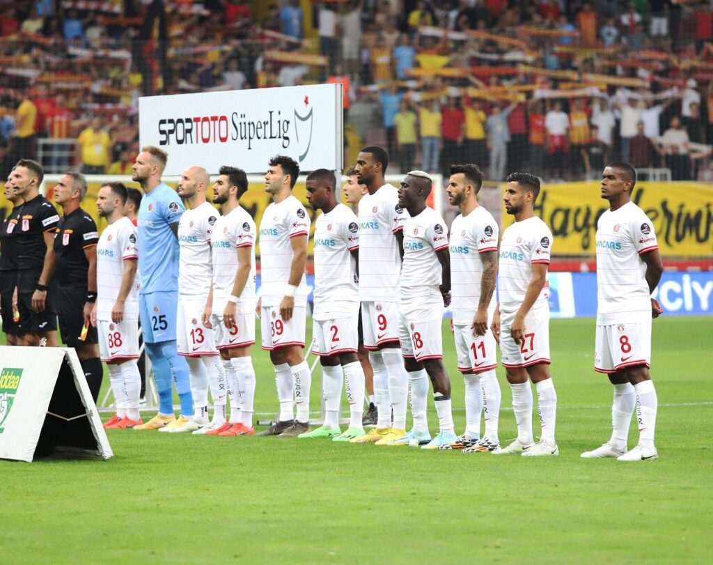 Antalyaspor dibe vurdu