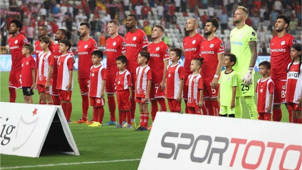 Antalyaspor son 2 haftada kalesinde 7 gol gördü