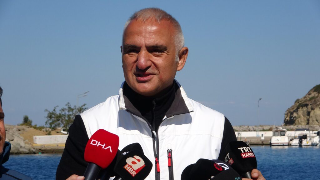 Bakan Ersoy, Gelibolu Tarihi Sualtı Parkı’nda batık gemiye anı dalışı gerçekleştirdi