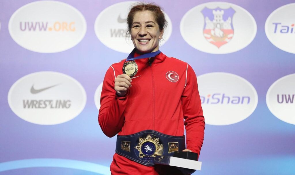 Bakan Kasapoğlu, Dünya Şampiyonu Yasemin Adar Yiğit’i kutladı