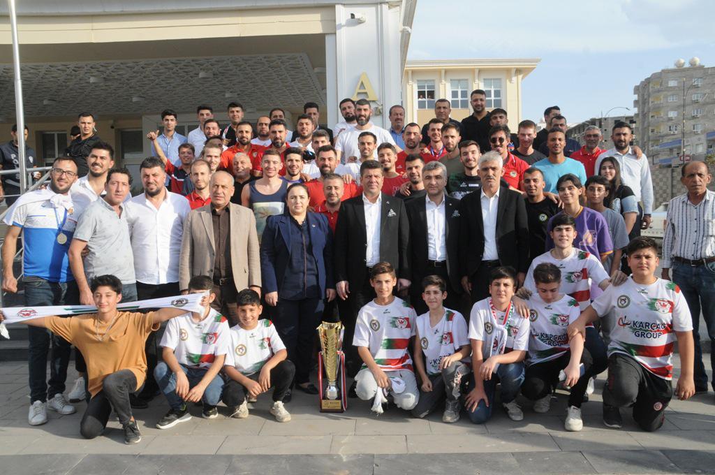 Balkan Şampiyonu Cizre Belediyespor’a coşkulu karşılama