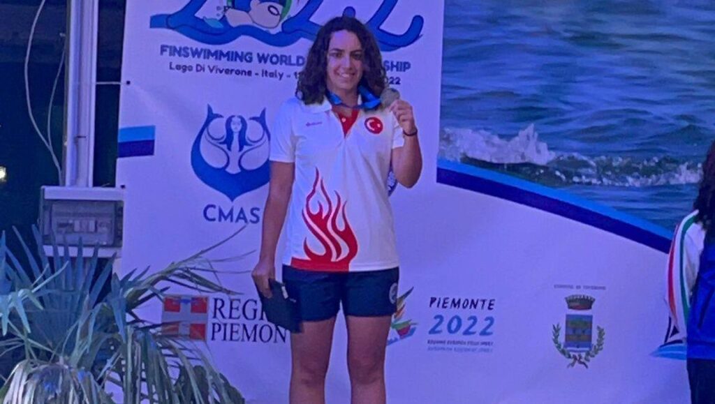 Beril Ceren Öztürk, paletli yüzme 150 metrede Dünya İkincisi!