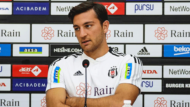 Beşiktaşlı futbolcu Emrecan Uzunhan: Şu an hayallerimi yaşıyorum