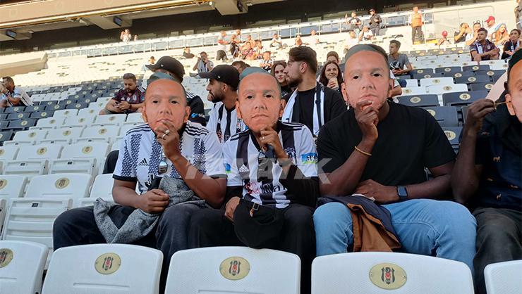 Beşiktaşlı taraftarlardan Josef’e maskeli destek