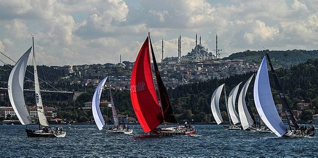 Boğaziçi’nde yelkenli şov