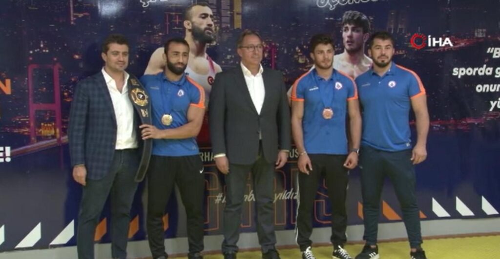 Burhan Akbudak: “Bu takımın bir parçası olduğum ve hedeflerime ulaştığım için çok mutluyum”