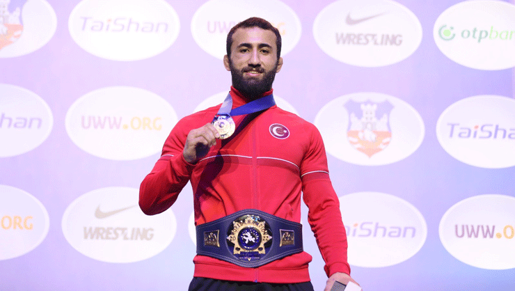 Burhan Akbudak: Madalyam şehitlerimize armağan olsun!