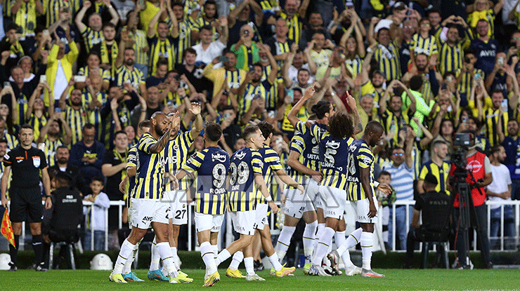 Fenerbahçe, 12. adamını arkasına alarak Alanyaspor’u yıktı