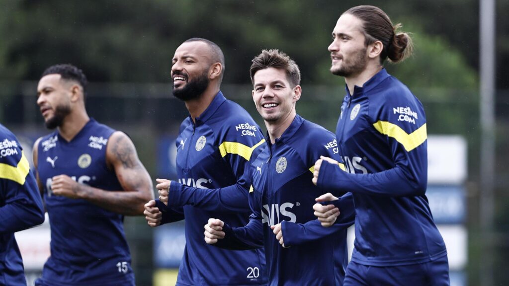 Fenerbahçe’de Dinamo Kiev hazırlıkları sürüyor! Neşeli antrenman