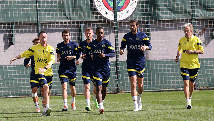 Fenerbahçe’de stoper sevinci! Beşiktaş derbisine hazır olacaklar