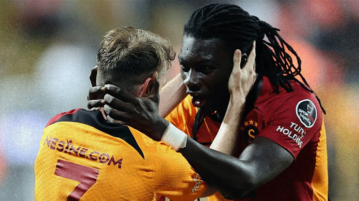 Galatasaray’da Bafetimbi Gomis şov sürüyor