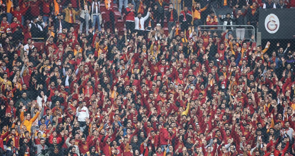 Galatasaray’da kombine almayan bin pişman!