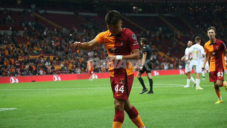 Galatasaray’da Okan Buruk’tan gençlere görev