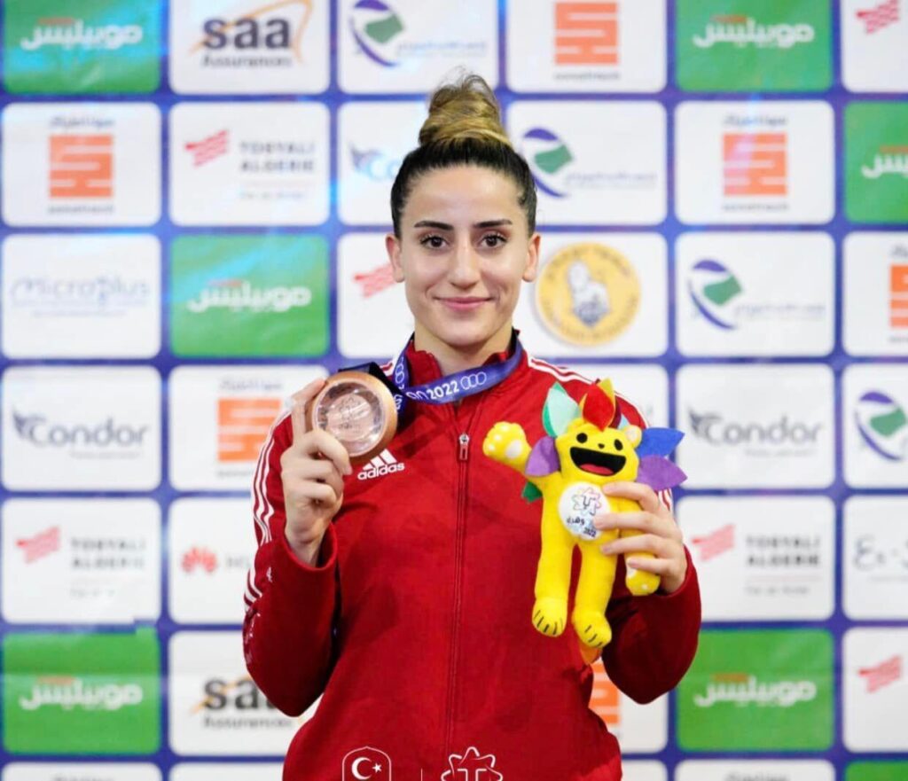 Gizem Özer, Dünya Üniversiteler Boks Şampiyonası’nda yarı finalde