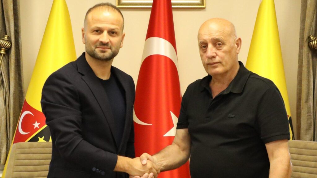 İstanbulspor, Osman Zeki Korkmaz ile yeni sözleşme imzaladı