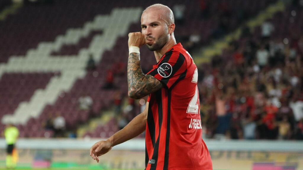 Joao Figueiredo: Hedefim en az 20 gol atmak