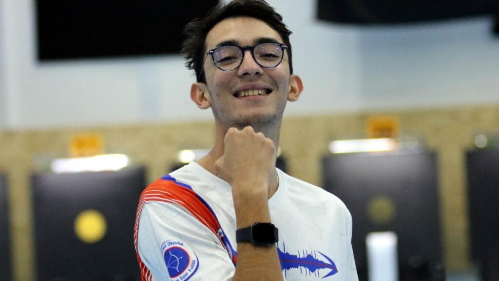 Mete Gazoz ödülünü Antalya’da aldı