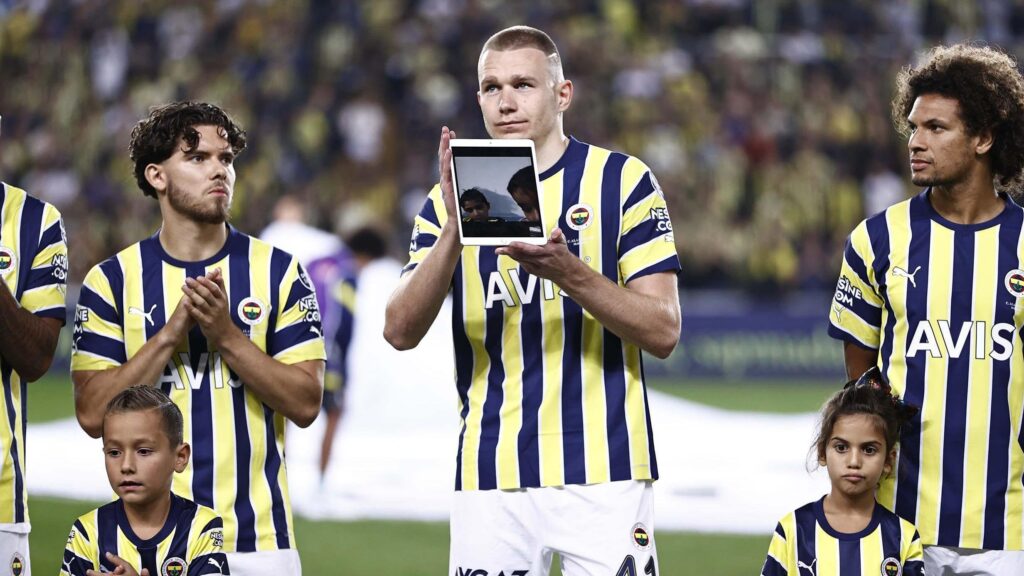 Minik Utku’dan mesaj: “Fenerbahçe yüzümüzü güldürdü”