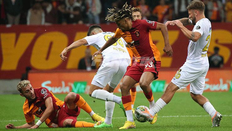 (ÖZET) Galatasaray-İstanbulspor maç sonucu: 2-1