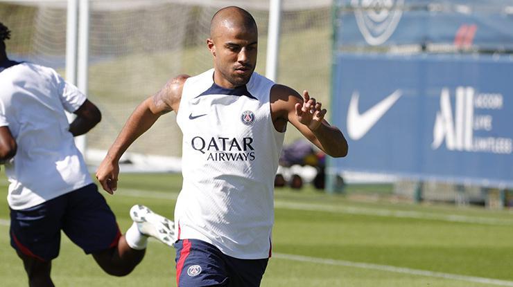 Rafinha imzayı attı!