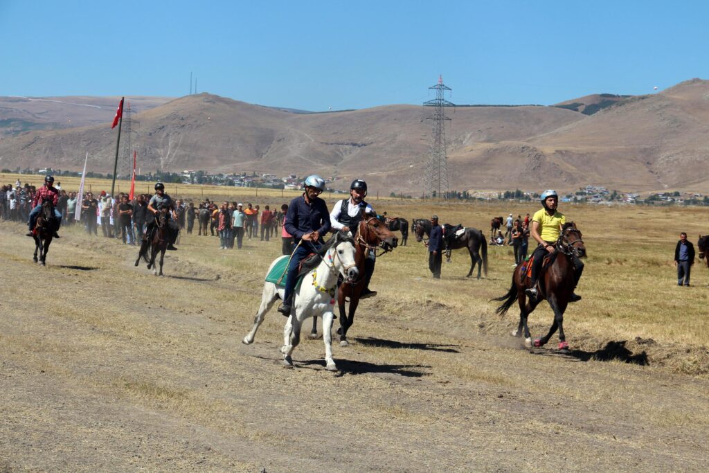 Rahvan atları kıyasıya yarıştı