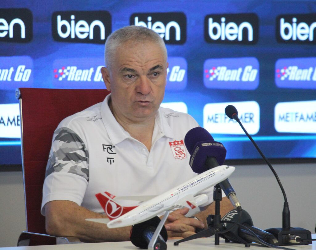 Rıza Çalımbay: Hakem herhalde kuralı bilmiyor