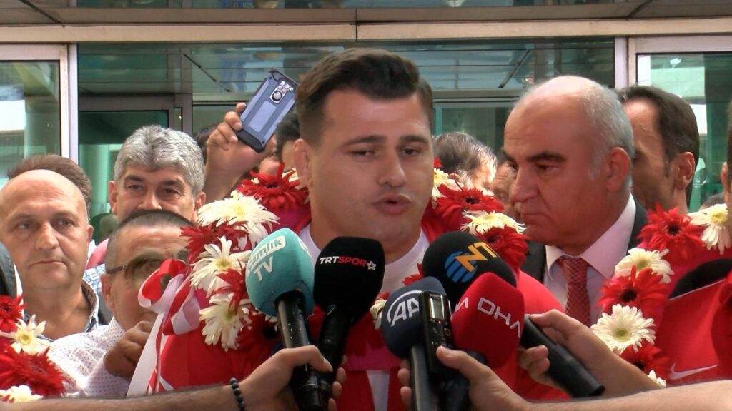 Rıza Kayaalp’e Ankara’da coşkulu karşılama