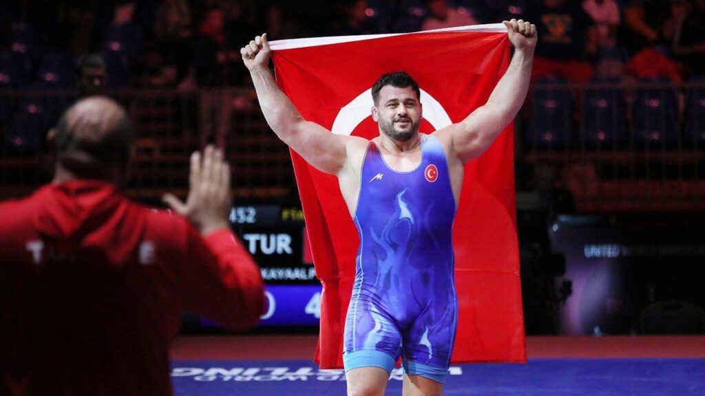 Rıza Kayaalp’ten tarihi başarı! 5. kez dünya şampiyonu oldu