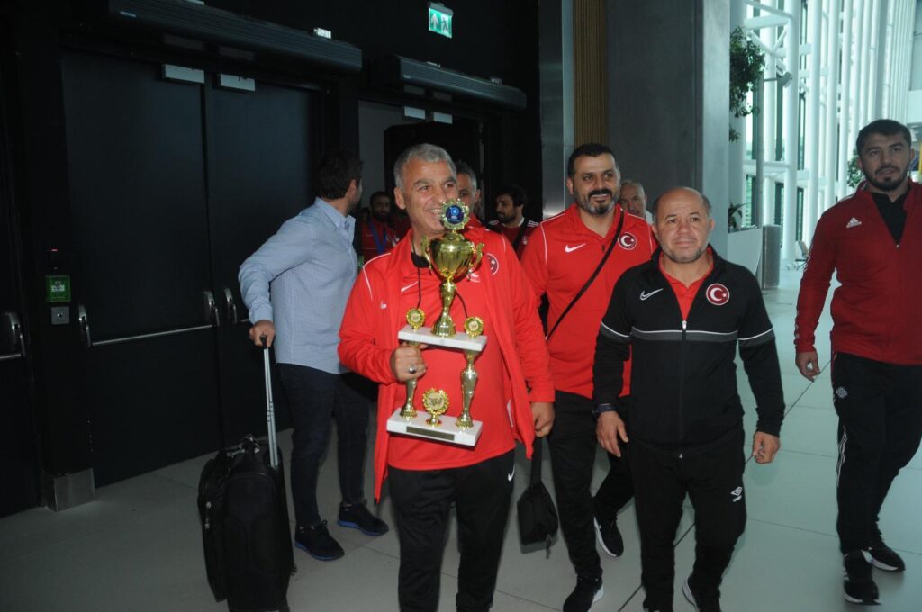 Şampiyon Grekoromen Güreş Milli Takımı, yurda döndü